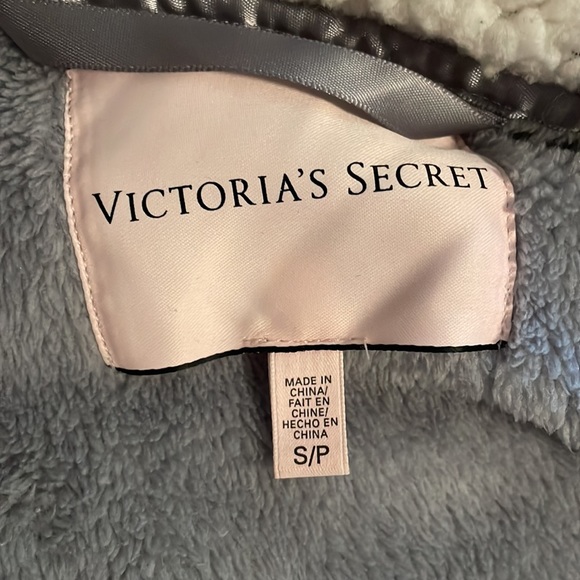 Victoria Secret Robe - Picture 3 of 3